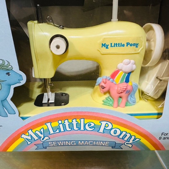 MY LITTLE PONY G1 VTG 1984 FIREFLY SEWING MACHINE & FOOT PETAL LIGHTS UP & RUNS - Picture 2 of 13